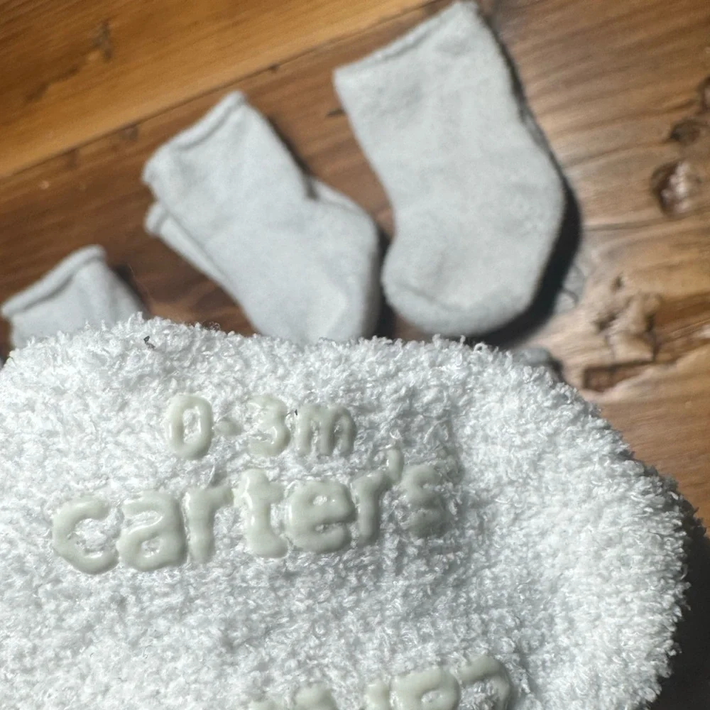 7 pairs of white baby Carter’s 0-3 month‎ chenille socks EUC